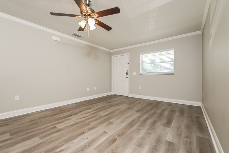 1,765/Mo, 1127 W 12th St Lakeland, FL 33805 Living Room View 2