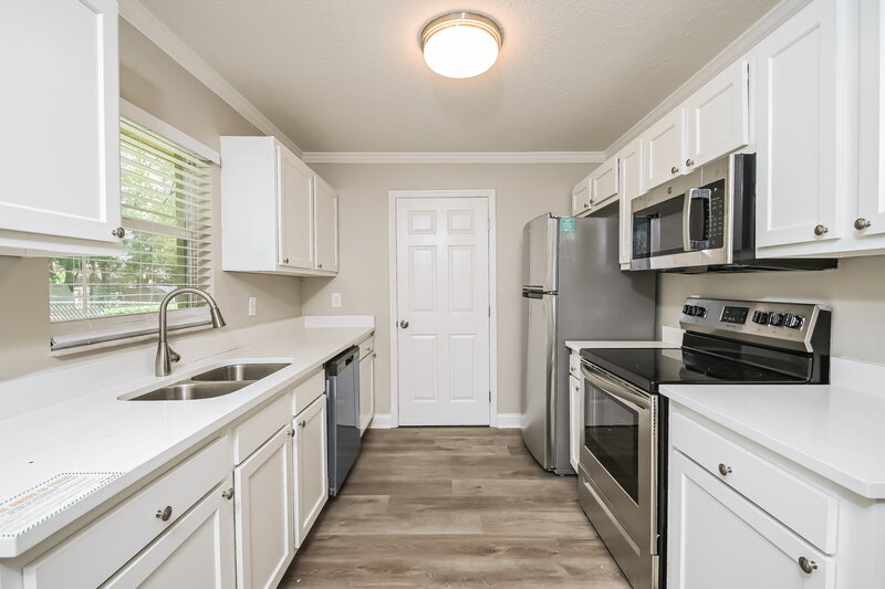 1,765/Mo, 1127 W 12th St Lakeland, FL 33805 Kitchen View