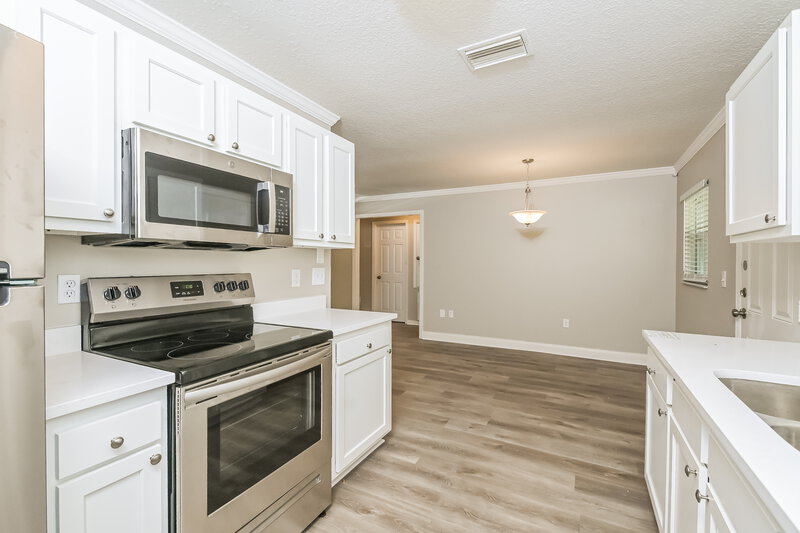 1,765/Mo, 1127 W 12th St Lakeland, FL 33805 Kitchen View 2