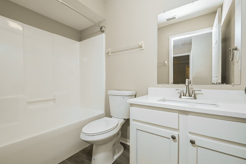 1,765/Mo, 1127 W 12th St Lakeland, FL 33805 Main Bathroom View