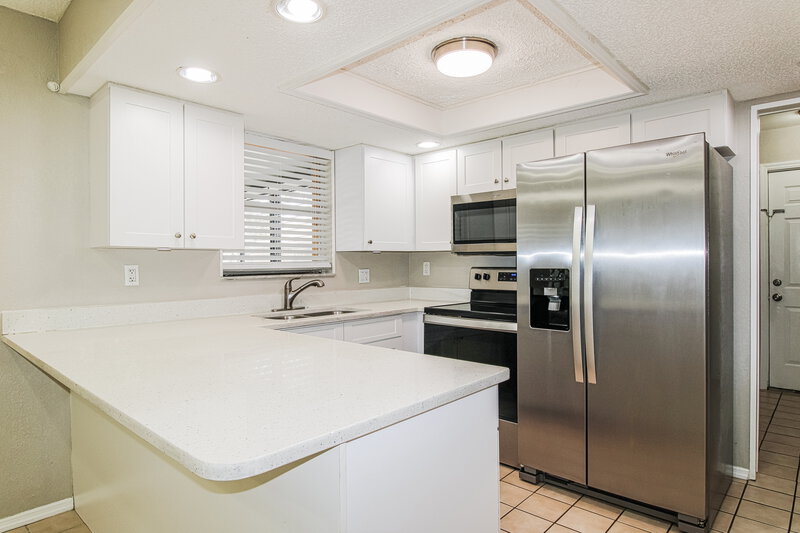 1,580/Mo, 10131 Hayward Rd Spring Hill, FL 34608 Kitchen View