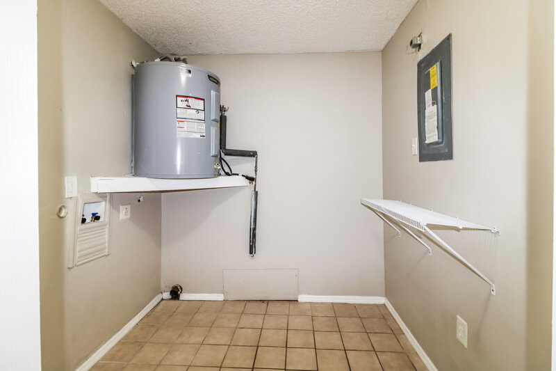 1,535/Mo, 10131 Hayward Rd Spring Hill, FL 34608 Laundry Room View