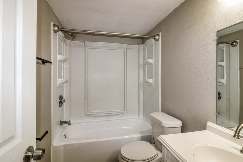 1,535/Mo, 10131 Hayward Rd Spring Hill, FL 34608 Bathroom View