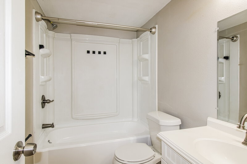 1,580/Mo, 10131 Hayward Rd Spring Hill, FL 34608 Bathroom View