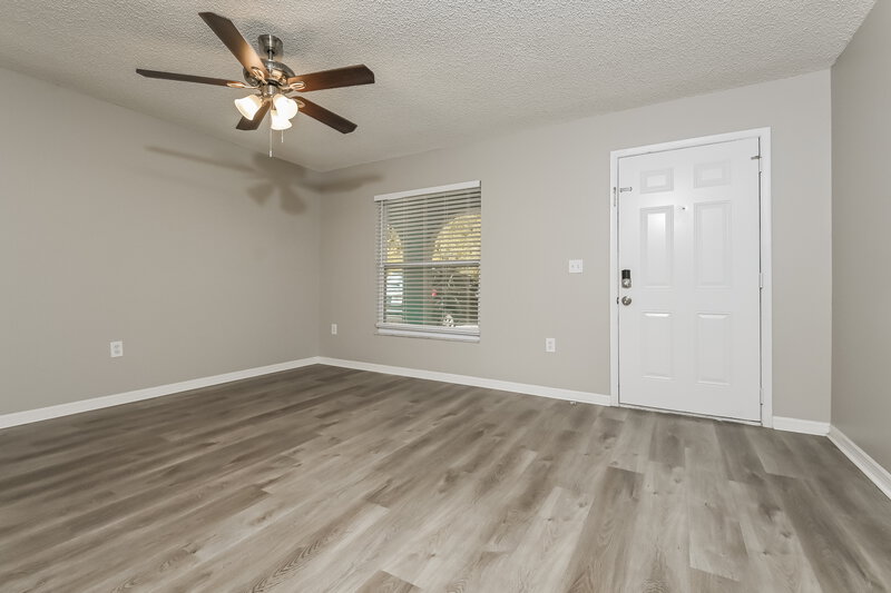 1,860/Mo, 5227 Grace St E Lakeland, FL 33810 Living Room View 2