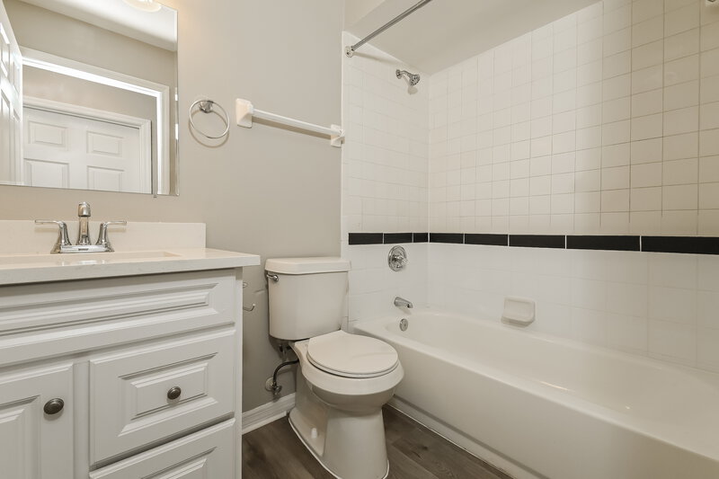 1,860/Mo, 5227 Grace St E Lakeland, FL 33810 Bathroom View