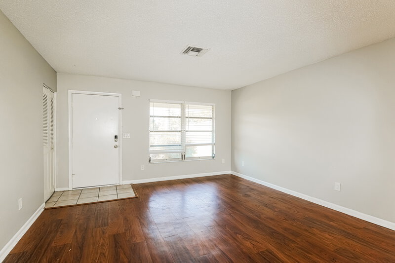 1,685/Mo, 9350 Bayside Ct Spring Hill, FL 34608 Living Room View 2