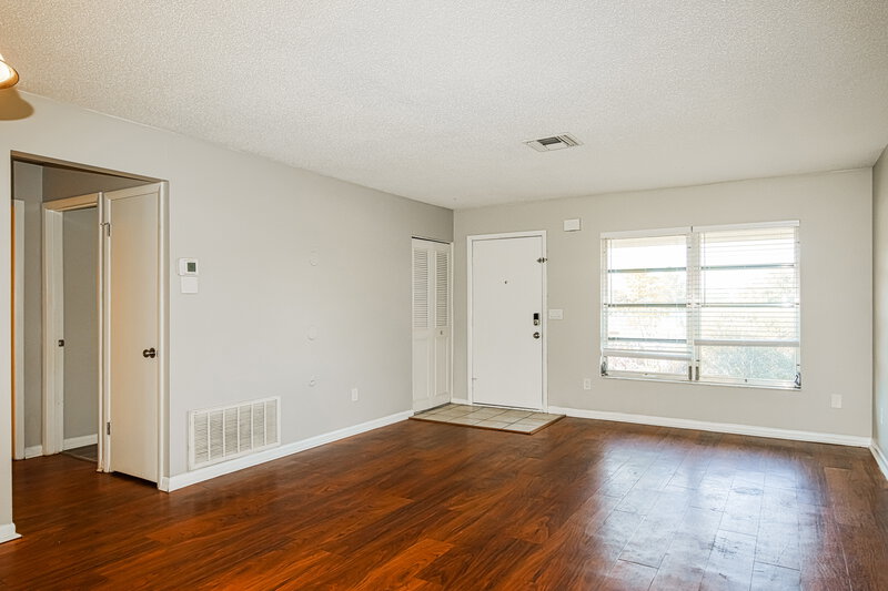 1,685/Mo, 9350 Bayside Ct Spring Hill, FL 34608 Living Room View 3