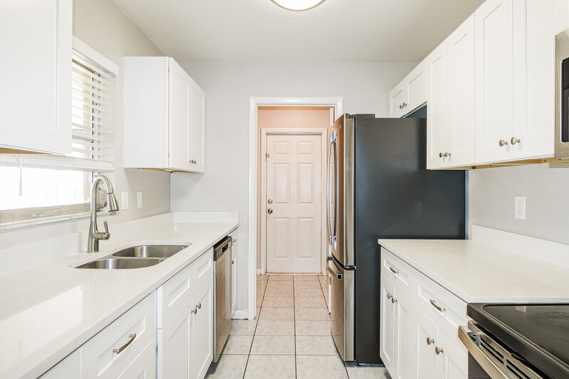 1,685/Mo, 9350 Bayside Ct Spring Hill, FL 34608 Kitchen View 2
