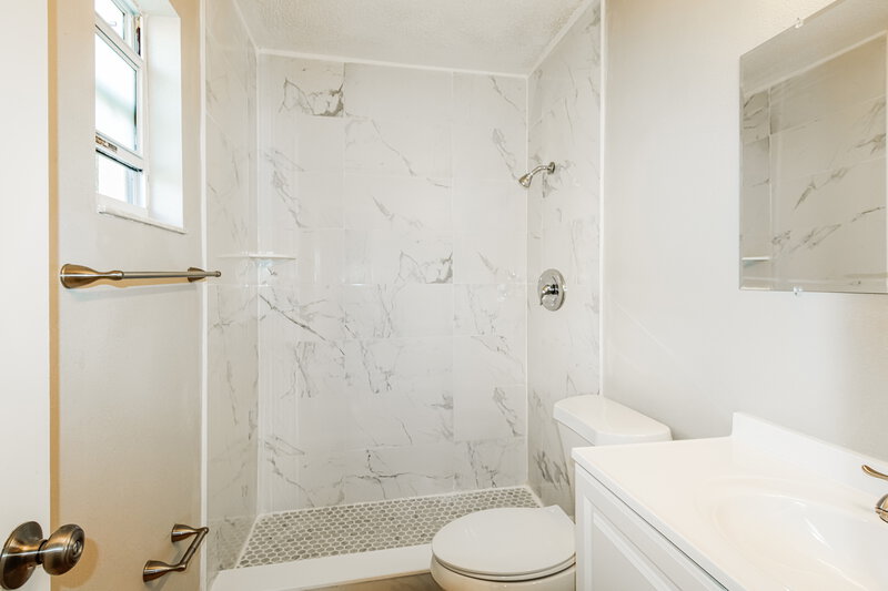 1,685/Mo, 9350 Bayside Ct Spring Hill, FL 34608 Main Bathroom View