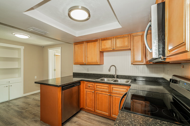 1,705/Mo, 10740 Piccadilly Rd Port Richey, FL 34668 Kitchen View 2
