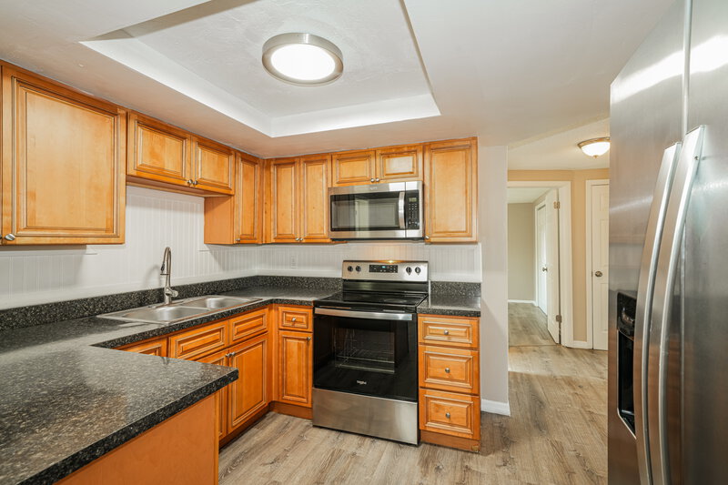1,705/Mo, 10740 Piccadilly Rd Port Richey, FL 34668 Kitchen View 3