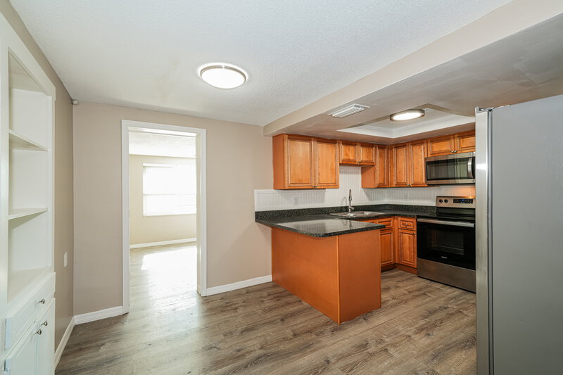 1,705/Mo, 10740 Piccadilly Rd Port Richey, FL 34668 Kitchen View 4
