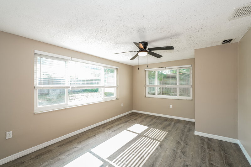 1,705/Mo, 10740 Piccadilly Rd Port Richey, FL 34668 Main Bedroom View