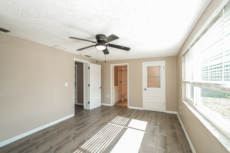 1,705/Mo, 10740 Piccadilly Rd Port Richey, FL 34668 Main Bedroom View 2