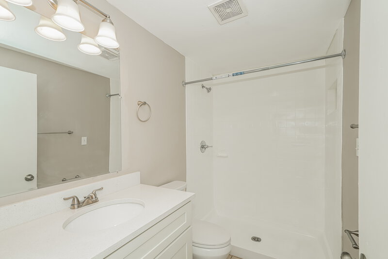 1,705/Mo, 10740 Piccadilly Rd Port Richey, FL 34668 Main Bathroom View