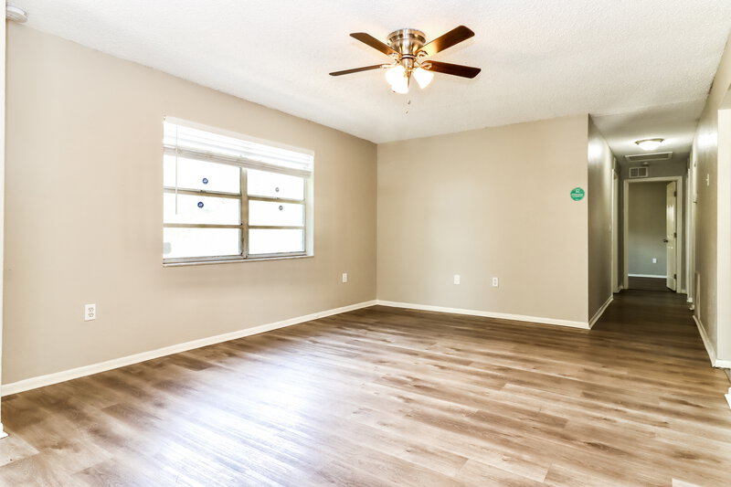 1,795/Mo, 1134 La Salle St Clearwater, FL 33755 Living Room View 2