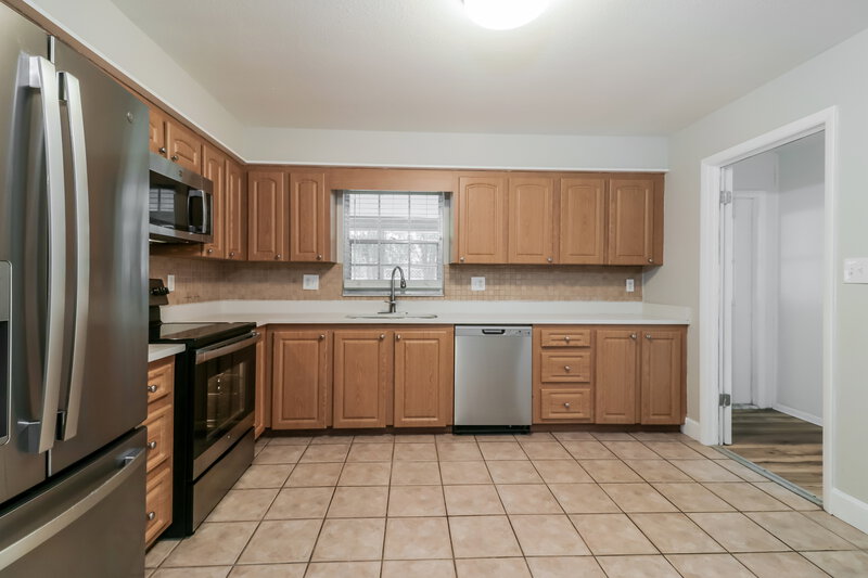 1,975/Mo, 31213 Lancewood Dr Brooksville, FL 34602 Kitchen View