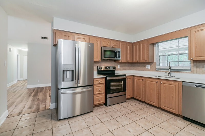 1,975/Mo, 31213 Lancewood Dr Brooksville, FL 34602 Kitchen View 2