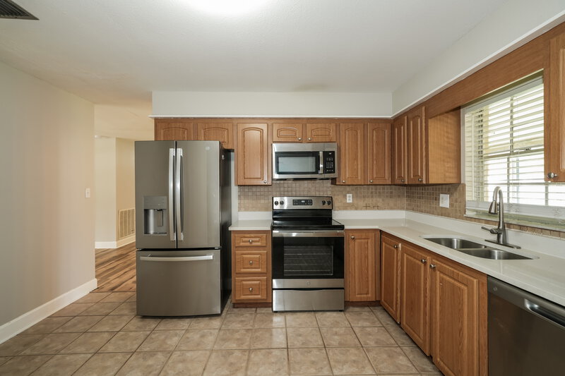 1,720/Mo, 31213 Lancewood Dr Brooksville, FL 34602 Kitchen View 2