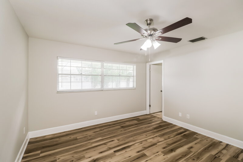 1,975/Mo, 31213 Lancewood Dr Brooksville, FL 34602 Main Bedroom View