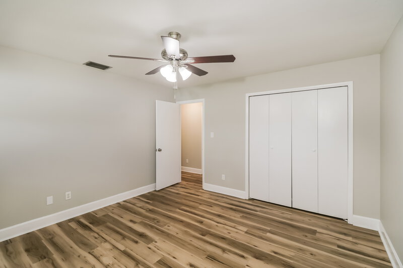 1,975/Mo, 31213 Lancewood Dr Brooksville, FL 34602 Main Bedroom View 2