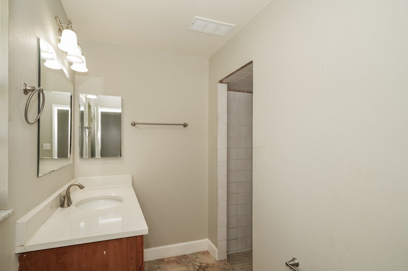 1,720/Mo, 31213 Lancewood Dr Brooksville, FL 34602 Main Bathroom View