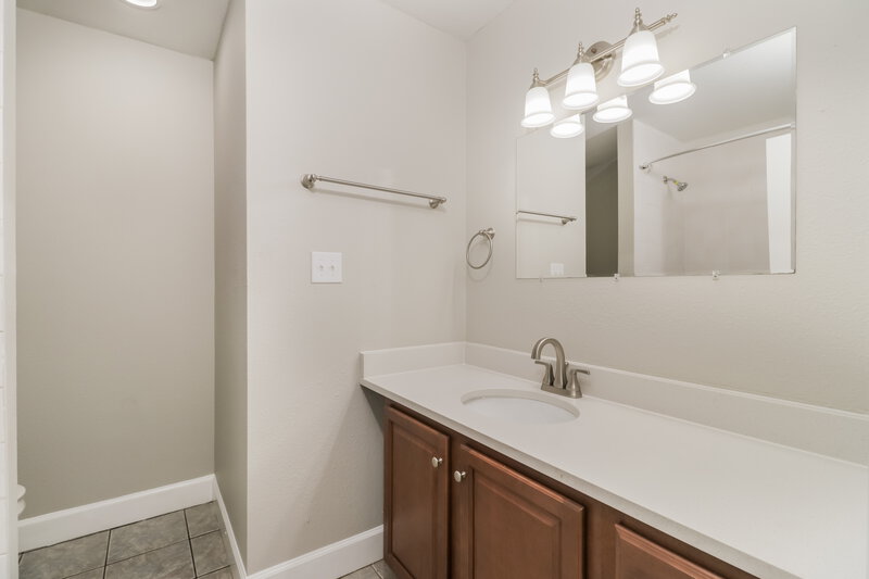 1,975/Mo, 31213 Lancewood Dr Brooksville, FL 34602 Bathroom View