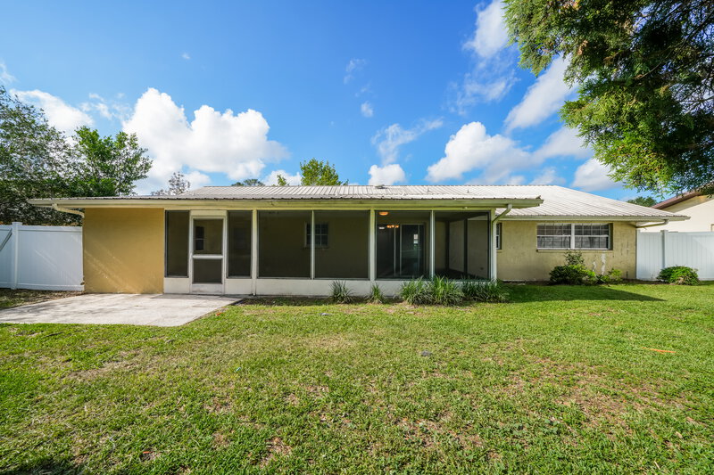 1,720/Mo, 31213 Lancewood Dr Brooksville, FL 34602 Rear View