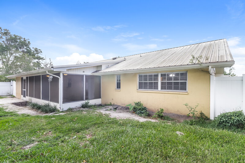 1,975/Mo, 31213 Lancewood Dr Brooksville, FL 34602 Rear View 2