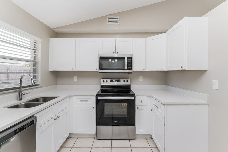 3,290/Mo, 7437 Jenner Ave New Port Richey, FL 34655 Kitchen View 2