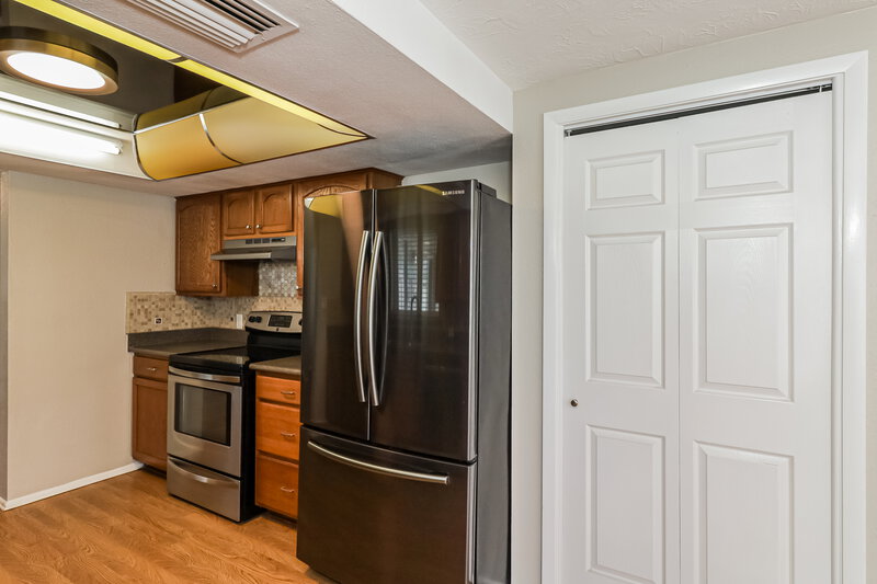 1,635/Mo, 5633 Mirada Dr Holiday, FL 34690 Kitchen View 2