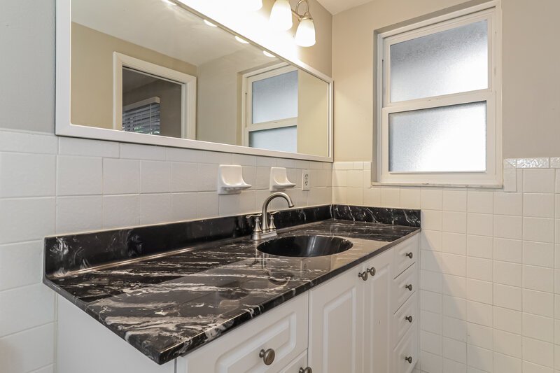 1,635/Mo, 5633 Mirada Dr Holiday, FL 34690 Main Bathroom View