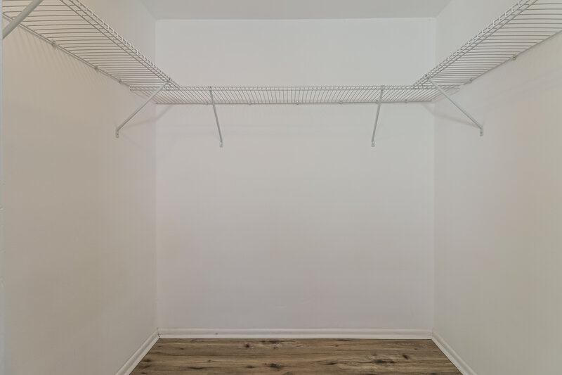 1,635/Mo, 5633 Mirada Dr Holiday, FL 34690 Walk In Closet View