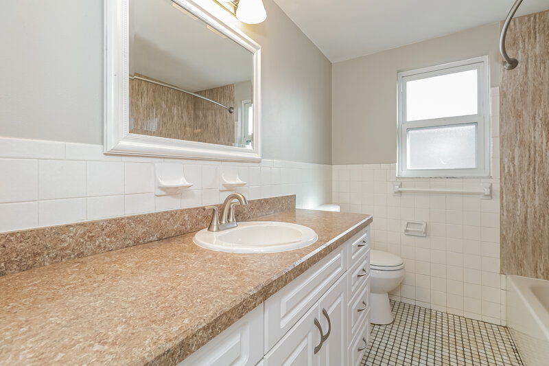 1,635/Mo, 5633 Mirada Dr Holiday, FL 34690 Bathroom View