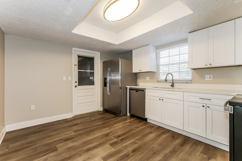 1,990/Mo, 7219 Brown Fox Run Lakeland, FL 33810 Kitchen View