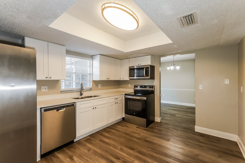 1,990/Mo, 7219 Brown Fox Run Lakeland, FL 33810 Kitchen View 3