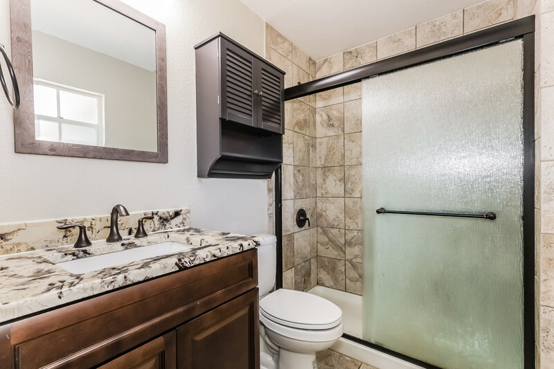 1,990/Mo, 7219 Brown Fox Run Lakeland, FL 33810 Main Bathroom View