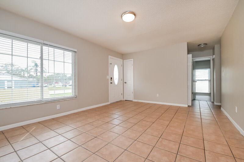 2,115/Mo, 420 Silver Hill Dr Valrico, FL 33594 Living Room View 2