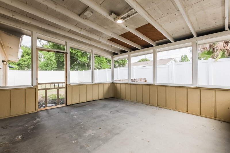 2,010/Mo, 420 Silver Hill Dr Valrico, FL 33594 Sun Room View