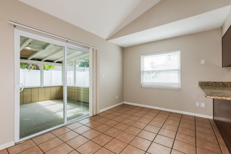 2,010/Mo, 420 Silver Hill Dr Valrico, FL 33594 Family Room View
