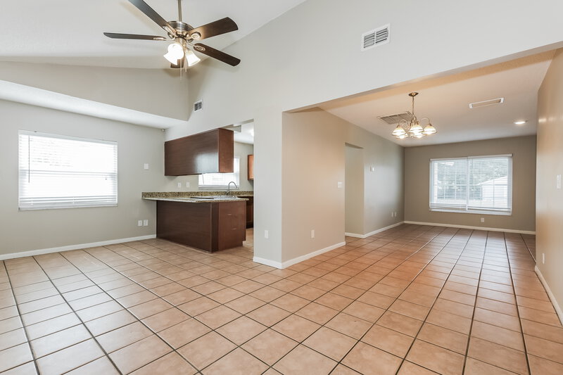 2,010/Mo, 420 Silver Hill Dr Valrico, FL 33594 Family Room View 2