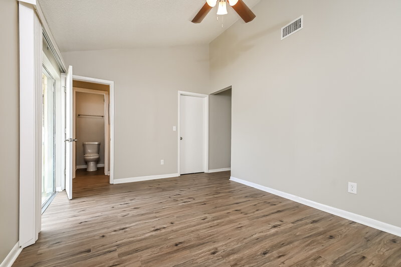 2,115/Mo, 420 Silver Hill Dr Valrico, FL 33594 Main Bedroom View 2