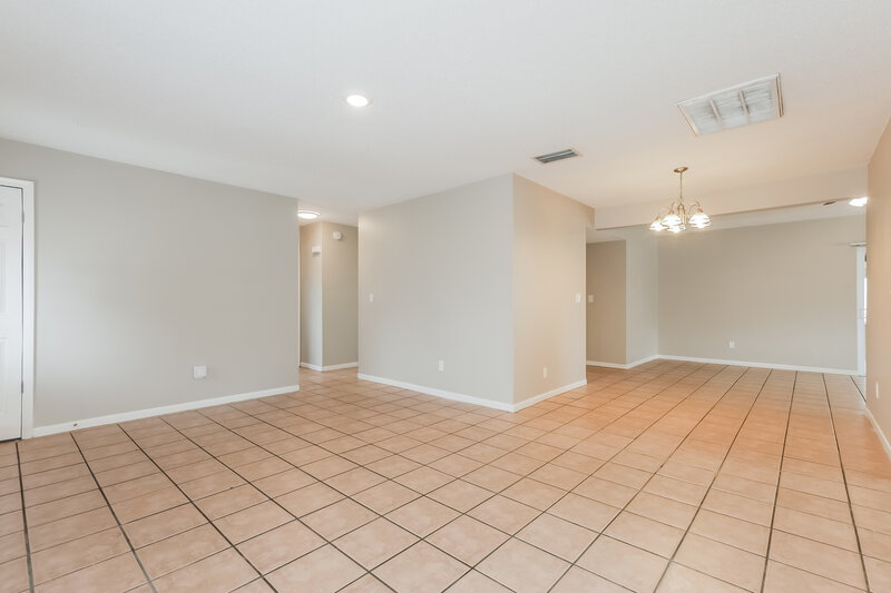 2,010/Mo, 420 Silver Hill Dr Valrico, FL 33594 Family Room View 3