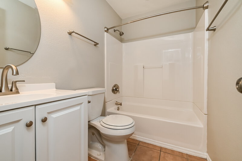 2,115/Mo, 420 Silver Hill Dr Valrico, FL 33594 Bathroom View