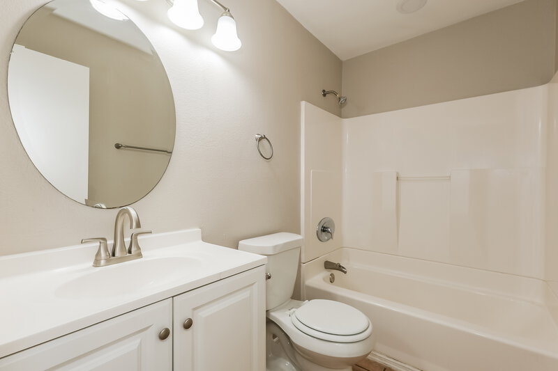 2,010/Mo, 420 Silver Hill Dr Valrico, FL 33594 Bathroom View