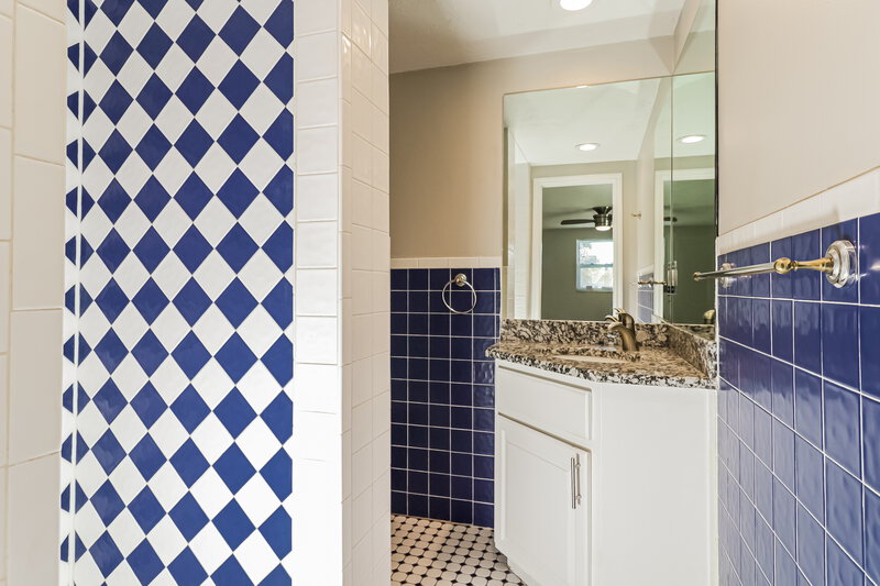 1,980/Mo, 4045 Grayton Dr New Port Richey, FL 34652 Main Bathroom View