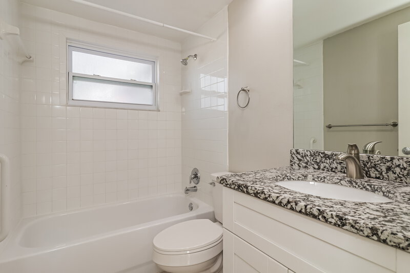 1,980/Mo, 4045 Grayton Dr New Port Richey, FL 34652 Bathroom View