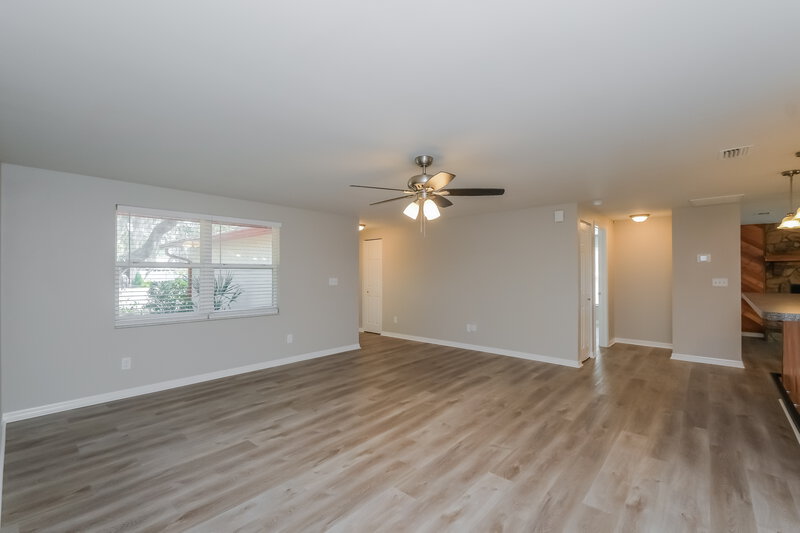 2,335/Mo, 4107 Canoga Park Dr Brandon, FL 33511 Living Room View 2
