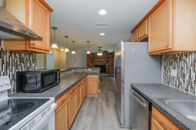 2,335/Mo, 4107 Canoga Park Dr Brandon, FL 33511 Kitchen View